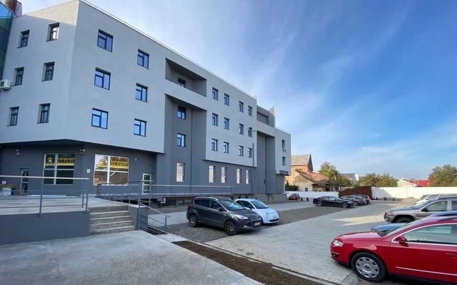 Birou, de 1,800 mp, în Central