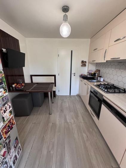 Apartament cu 3 camere decomandat în Nicolae Bălcescu