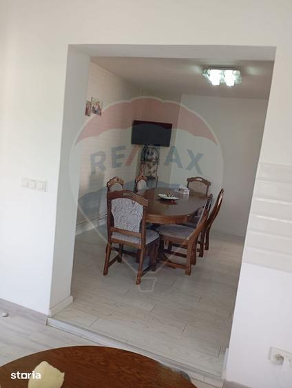 Casă cu 7 camere cu Teren 1183 Mp în Central