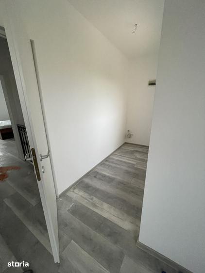 Apartament cu 3 camere în Dumbrăvița
