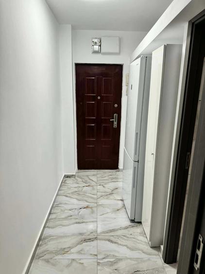 Apartament cu 2 camere semidecomandat în Craiovița Nouă