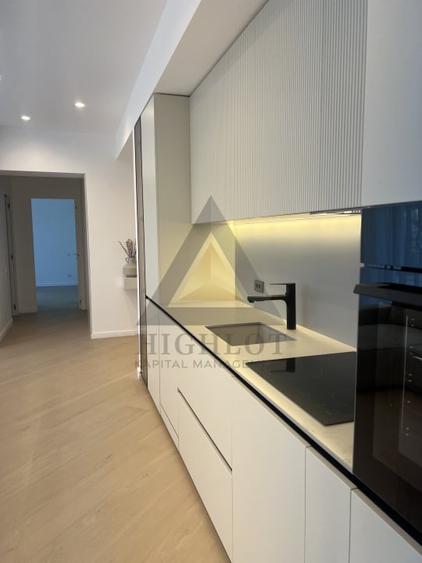 Apartament cu 3 camere semidecomandat în Barbu Văcărescu