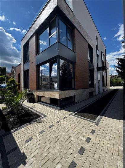 Apartament cu 3 camere semidecomandat în Andrei Mureșanu