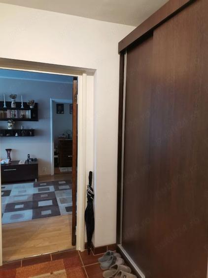 Apartament cu 3 camere semidecomandat, mobilat în Bucur Obor