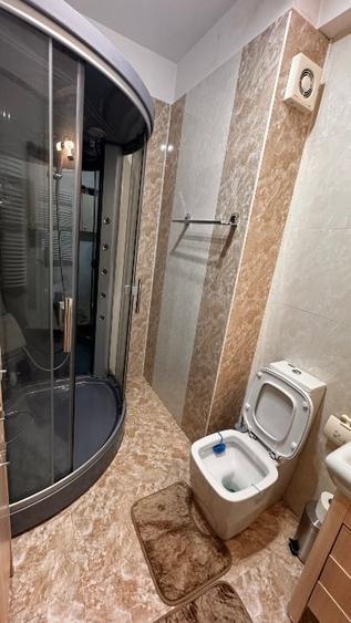 Apartament cu 3 camere decomandat, mobilat în Roșu