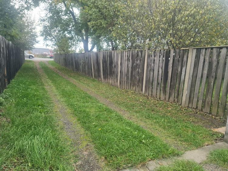 Casă cu 4 camere cu Teren 2550 Mp în Stupini