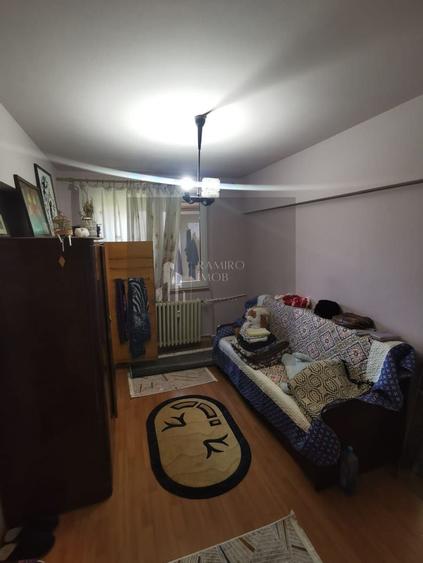 Apartament cu 3 camere decomandat în Sălaj
