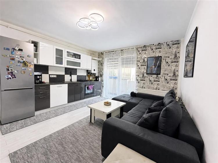 Apartament cu 3 camere decomandat, mobilat în Turnișor