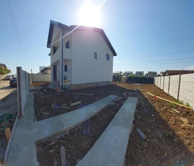 Casă cu 5 camere cu Teren 400 Mp în Central