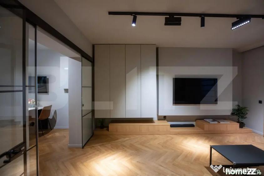 Apartament cu 4 camere decomandat în Est