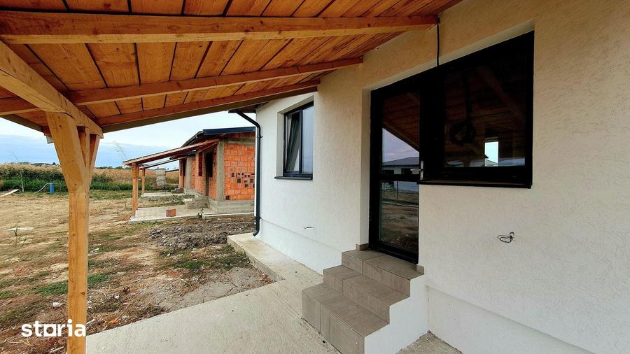 Casă cu 3 camere cu Teren 328 Mp în Crevedia