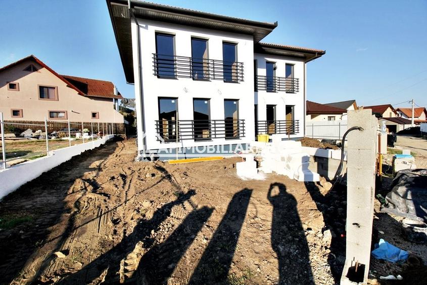 Casă individuală cu 4 camere cu Canalizare în Sângeorgiu de Mureș