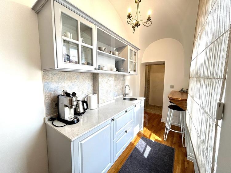 Apartament cu 4 camere decomandat în Central