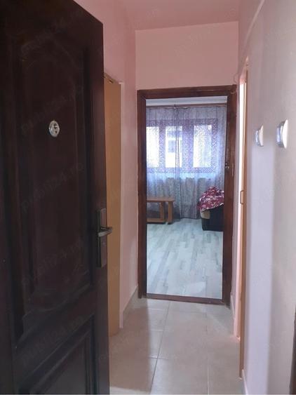 Garsonieră decomandată în Contactoare