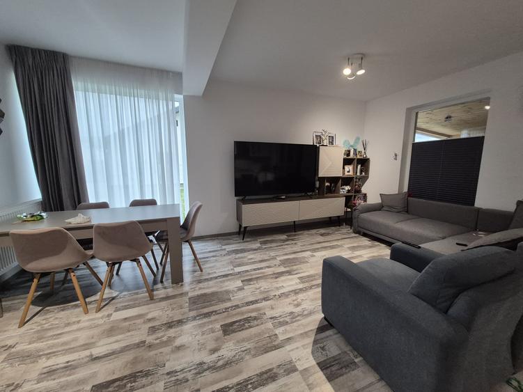 Casă individuală cu 6 camere cu Teren 325 Mp în Domnești