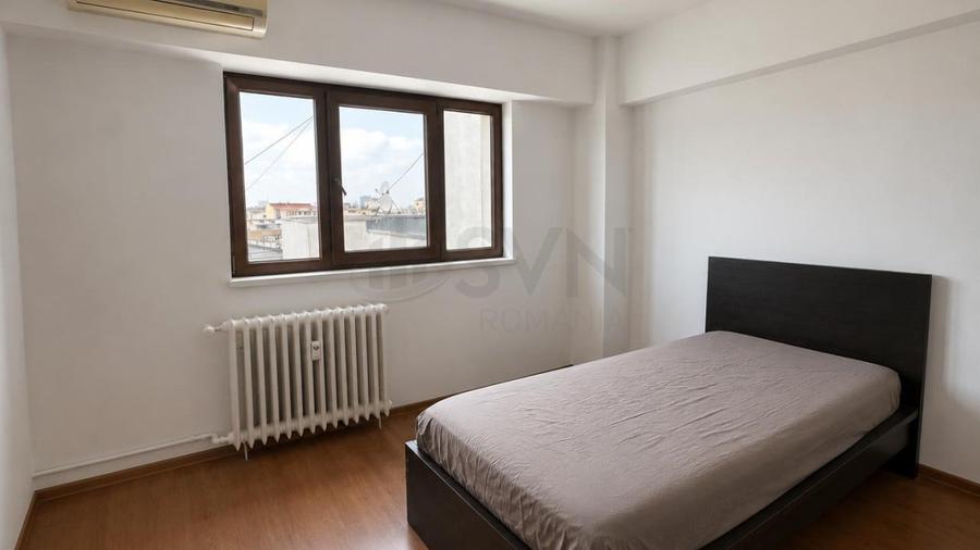 Apartament cu 4 camere decomandat în Amzei