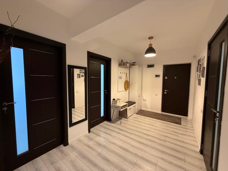 Apartament cu 3 camere decomandat, mobilat în Central