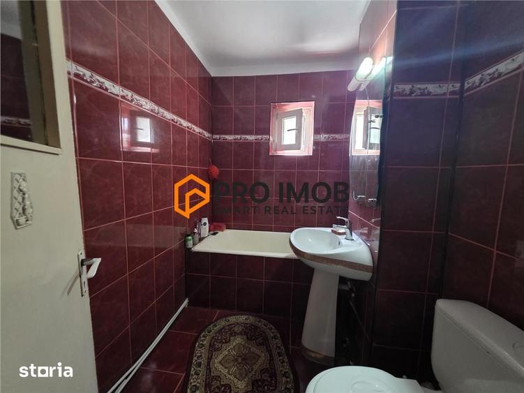 Apartament cu 4 camere decomandat în Central