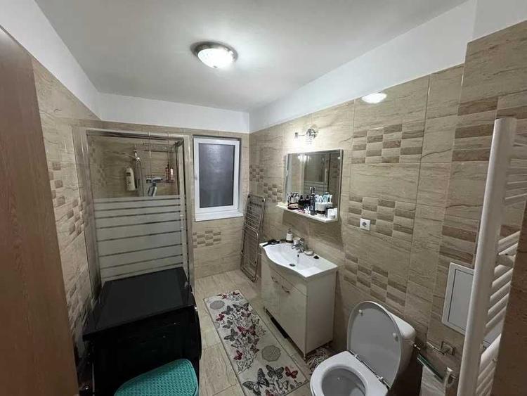 Apartament cu 3 camere decomandat în Florești