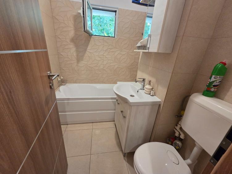 Apartament cu 4 camere decomandat în Doamna Ghica