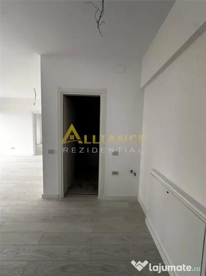 Apartament cu 3 camere semidecomandat în Fundeni
