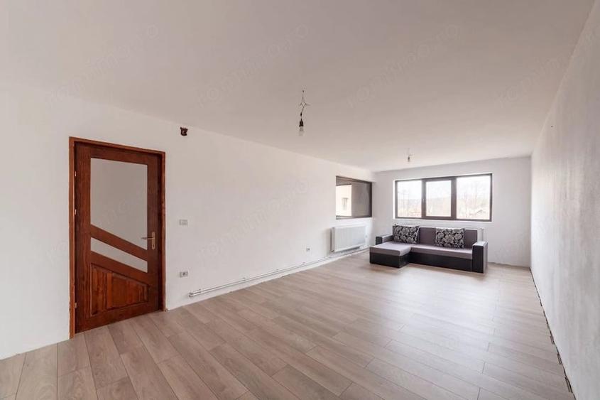 Casă cu Teren 4563 Mp în Bughea de Sus