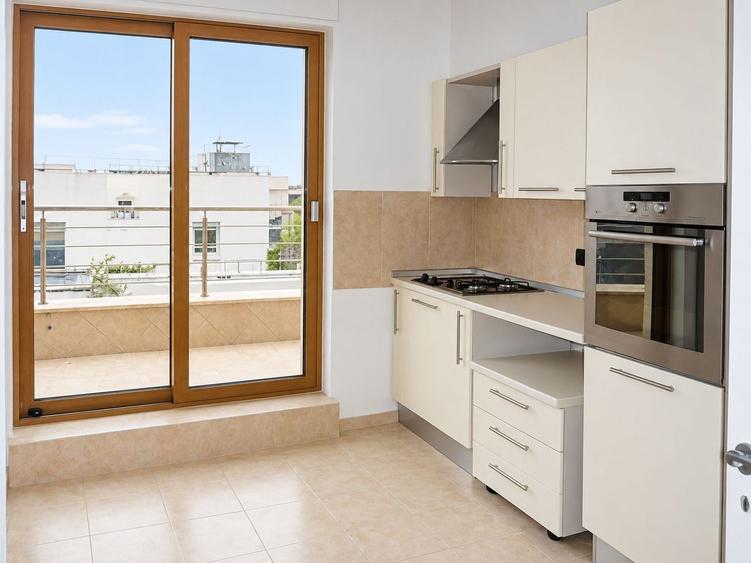 Penthouse cu 3 camere decomandat, mobilat în Primăverii