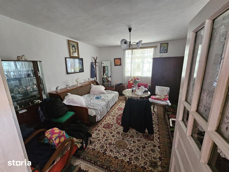 Casă cu 3 camere cu Teren 1330 Mp în Păunești