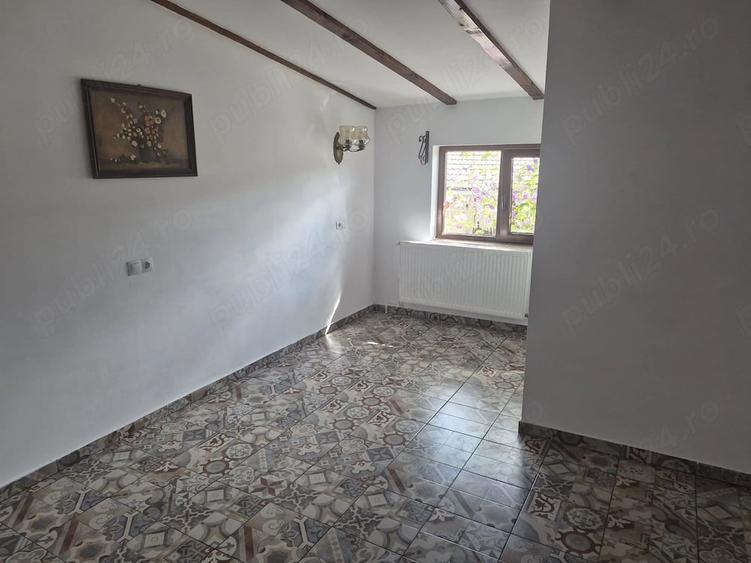Casă cu 9 camere cu Teren 1100 Mp în Central
