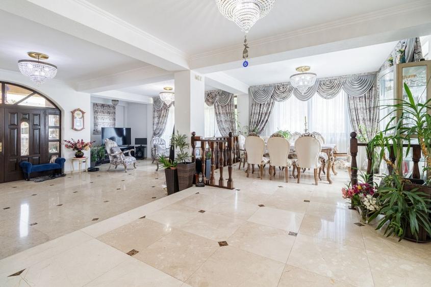 Casă individuală cu 7 camere cu Canalizare în Colentina