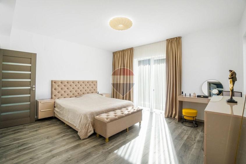 Casă individuală cu 5 camere cu Teren 400 Mp în Bunloc