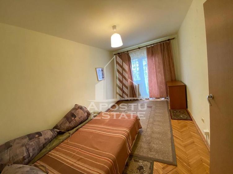 Apartament cu 3 camere decomandat în Olimpia-Stadion
