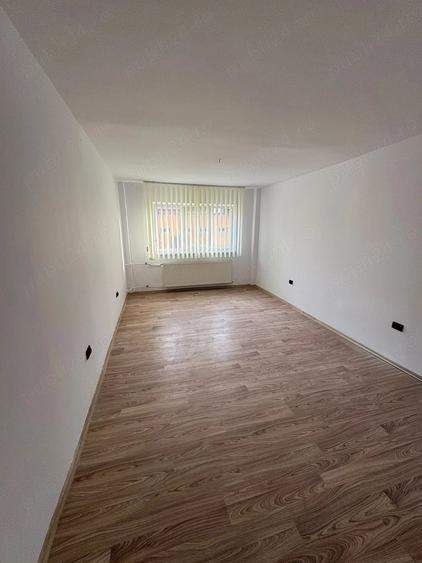 Spațiu comercial, de 21 mp, în Central