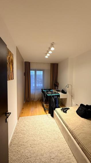 Apartament cu 3 camere semidecomandat, mobilat în Pipera