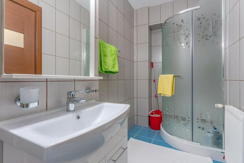 Apartament cu 2 camere semidecomandat în Răcădău
