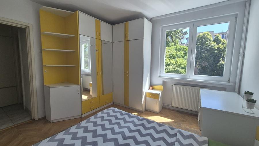 Apartament cu 3 camere decomandat în Cornișa