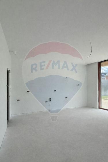 Casă individuală cu 5 camere cu Piscina în Central