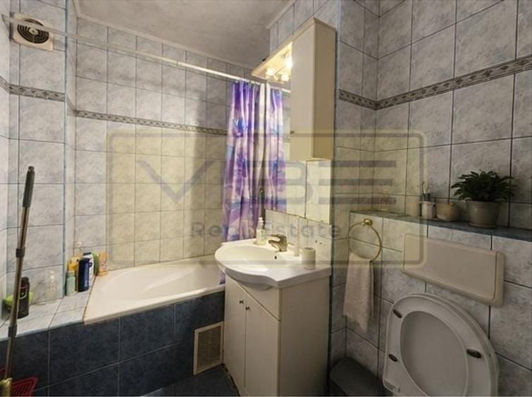 Apartament cu 4 camere decomandat, mobilat în Hala Centrală