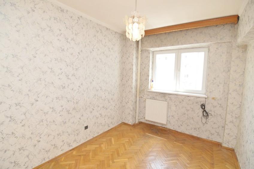 Apartament cu 4 camere decomandat în Titulescu