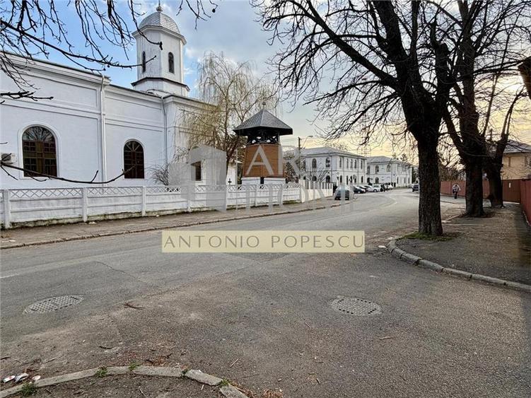 Casă individuală cu 4 camere cu Teren 285 Mp în Central