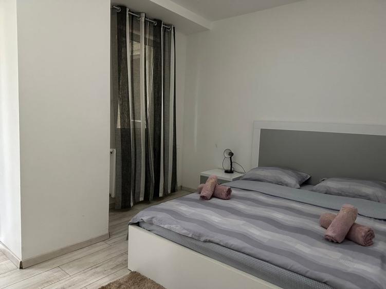 Apartament cu 2 camere decomandat, mobilat în Central