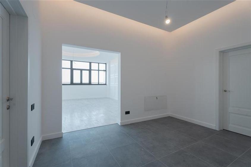 Penthouse cu 3 camere decomandat în Copou
