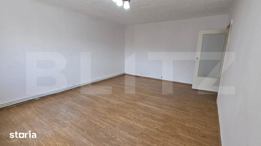 Apartament cu 3 camere decomandat în Micro 17
