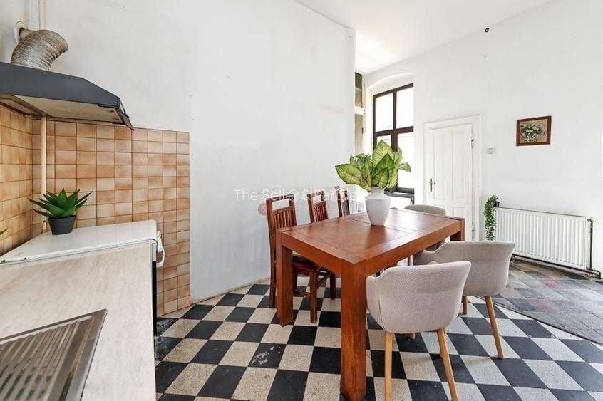Apartament cu 4 camere semidecomandat în Centrul Istoric