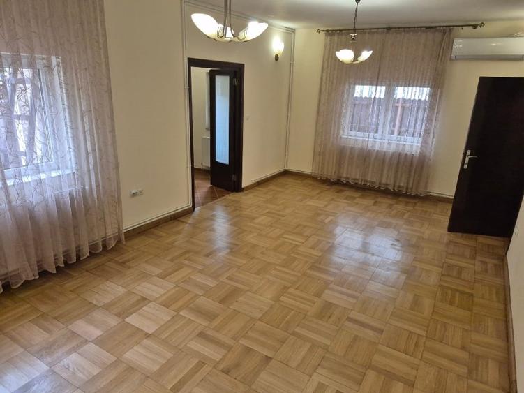 Casă individuală cu 4 camere cu Canalizare în Bucureștii Noi