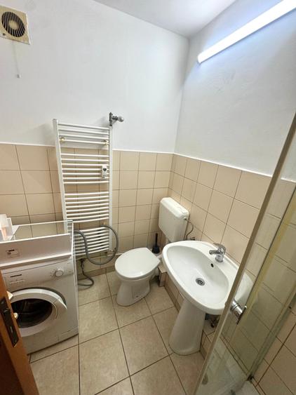 Garsonieră decomandată în Decebal