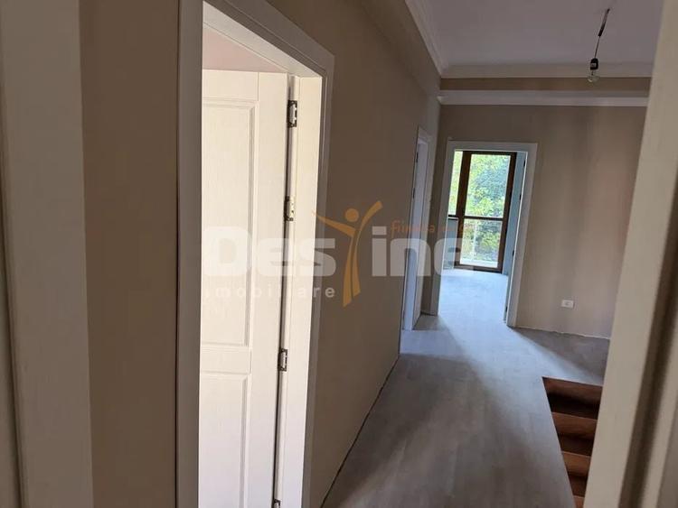 Duplex cu 4 camere cu Canalizare în Central