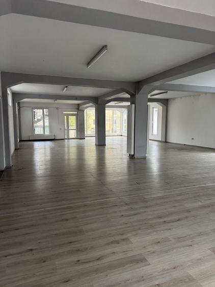 Spațiu comercial, de 400 mp, în Central