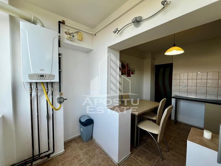 Apartament cu 3 camere decomandat, mobilat în Aradului