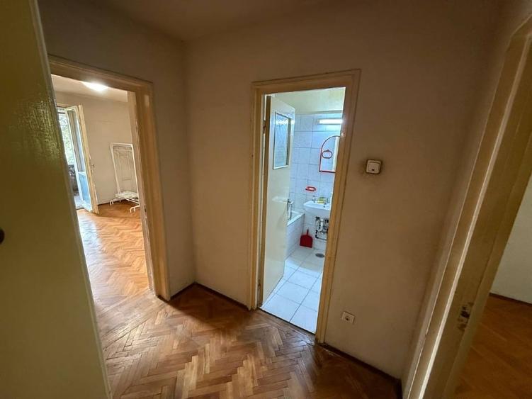 Apartament cu 4 camere semidecomandat în Titan